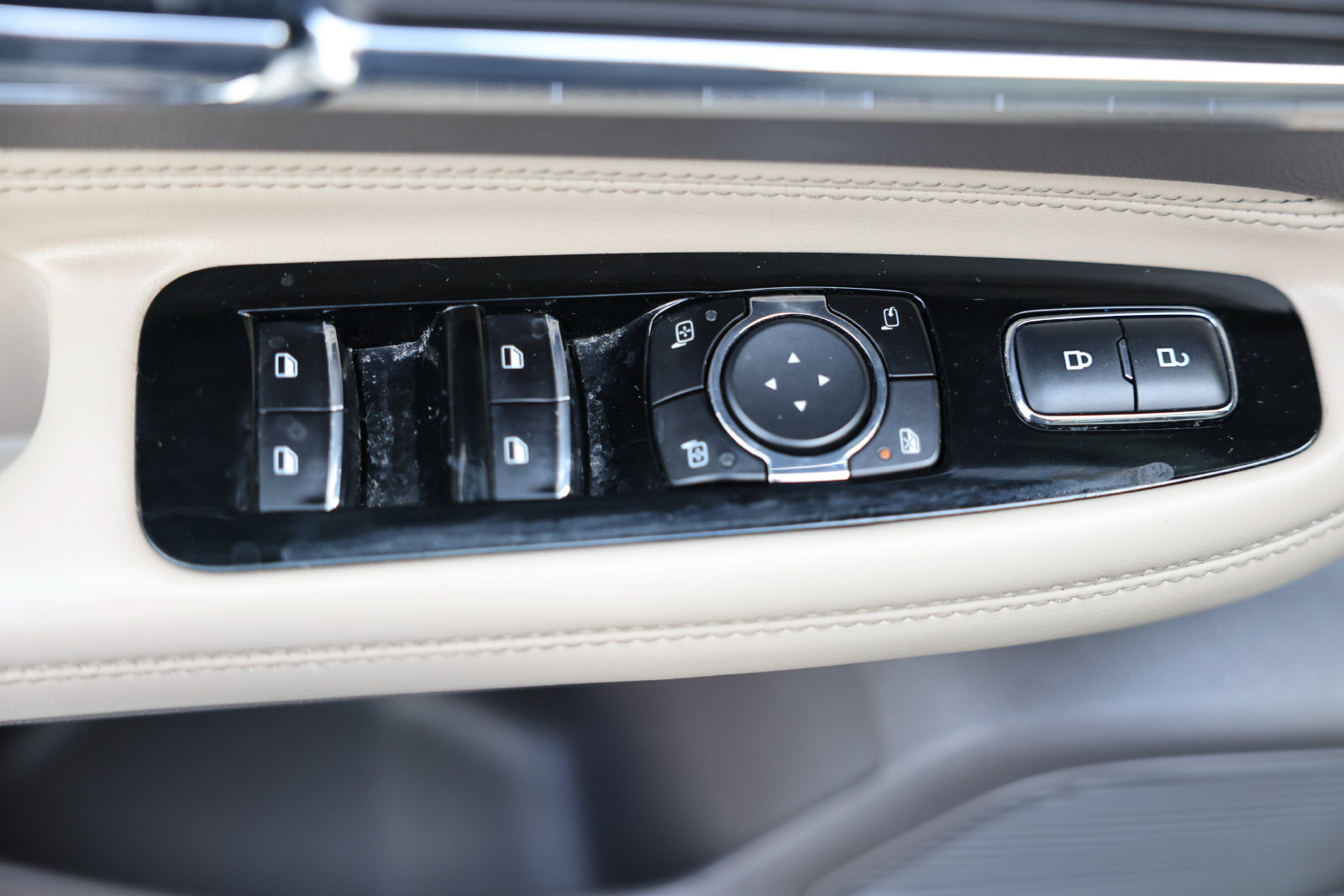 Used 2022 Lincoln Corsair AWD w/ Premium Package image 20