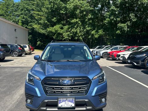 Used 2024 Subaru Forester Premium AWD/4WD image 2