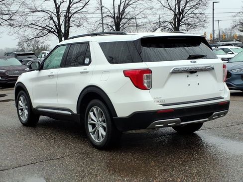 Used 2023 Ford Explorer XLT w/ Equipment Group 202A image 3