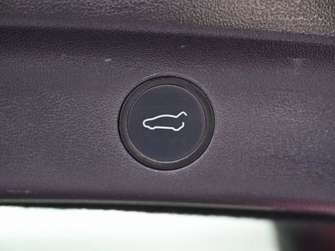 Used 2021 Tesla Model Y Performance image 17