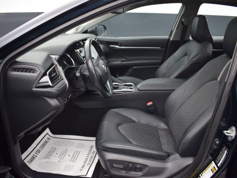 Used 2020 Toyota Camry XSE FWD image 13