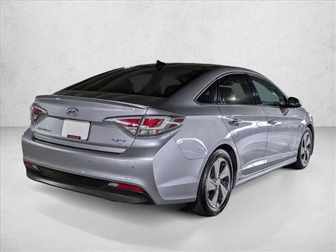 Used 2016 Hyundai Sonata Limited w/ Option Group 02 FWD image 5