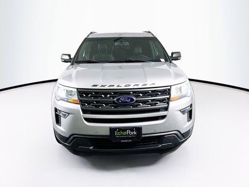 Used 2019 Ford Explorer XLT w/ Equipment Group 202A FWD image 2