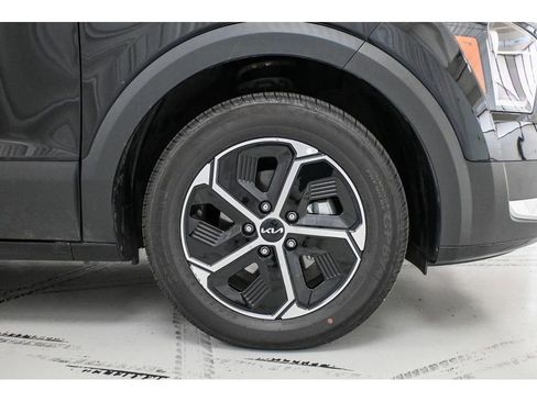 Used 2025 Kia Niro LX FWD image 8