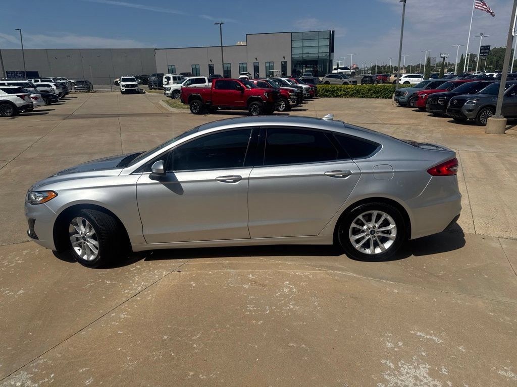Used 2019 Ford Fusion SE FWD image 4