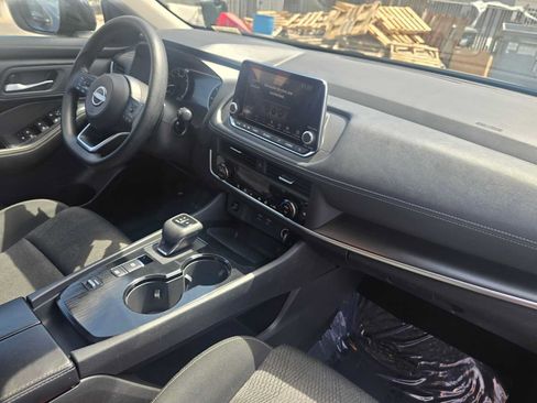 Used 2024 Nissan Rogue SV FWD image 11