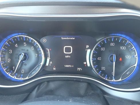 Used 2017 Chrysler Pacifica Limited w/ UConnect Theater Package FWD image 44