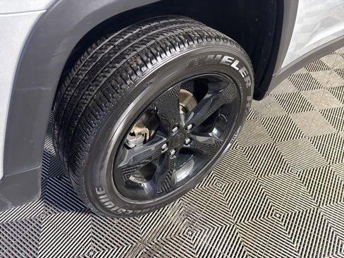 Certified 2023 Jeep Grand Cherokee Altitude image 7