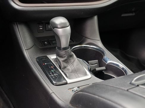 Used 2018 Toyota Highlander Limited AWD/4WD image 25