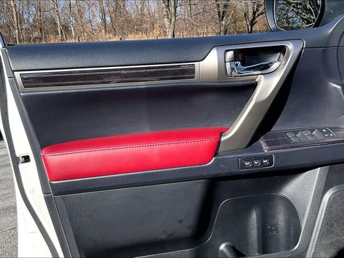 Used 2020 Lexus GX 460 Luxury w/ Off Road Package image 22