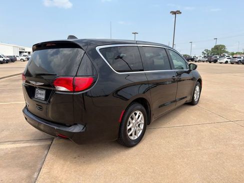 Used 2024 Chrysler Voyager LX FWD image 17