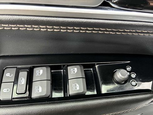 Used 2024 Jeep Wagoneer Series II AWD/4WD image 15