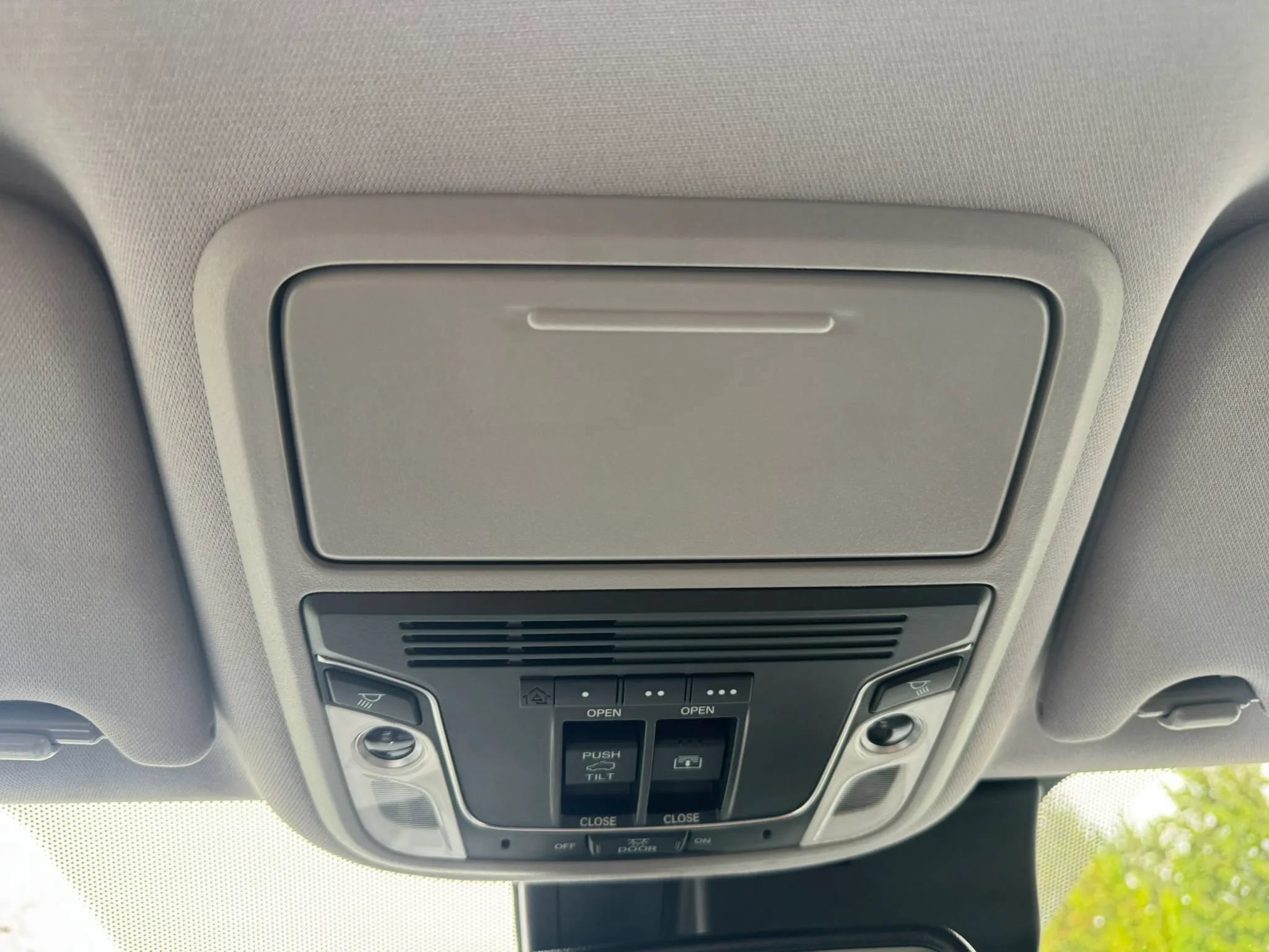 Used 2018 Honda Pilot Elite image 45