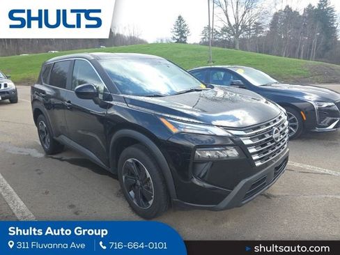 Used 2024 Nissan Rogue SV image 1