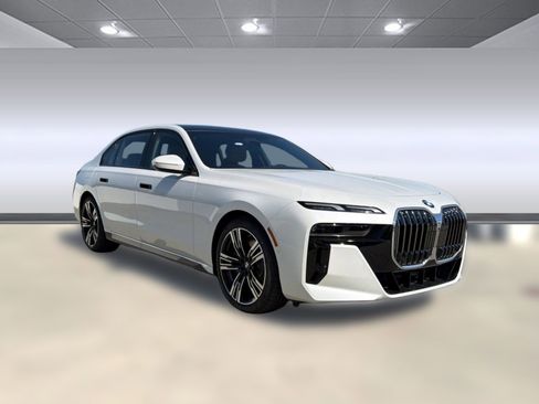 New 2026 BMW 740i image 7