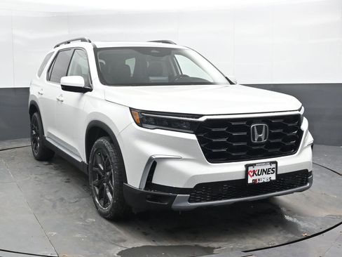 New 2025 Honda Pilot Touring image 4