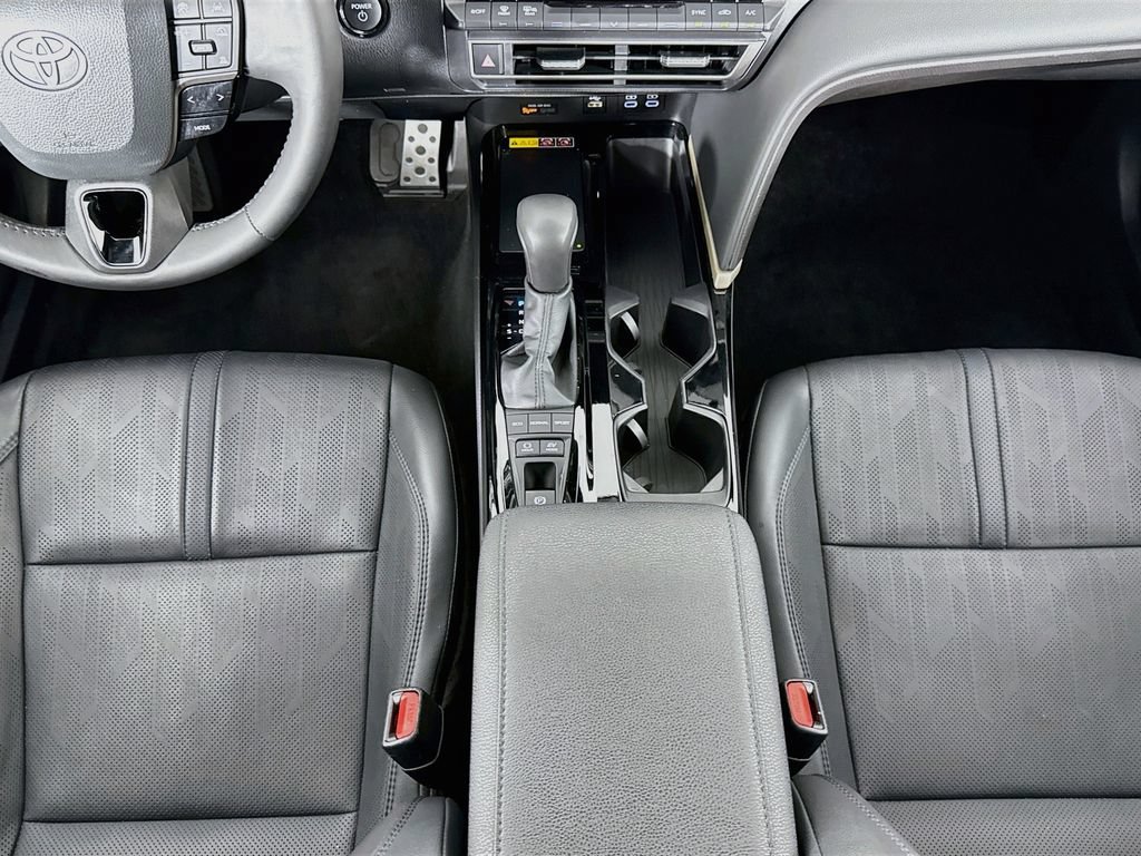 Used 2025 Toyota Camry XSE FWD image 16