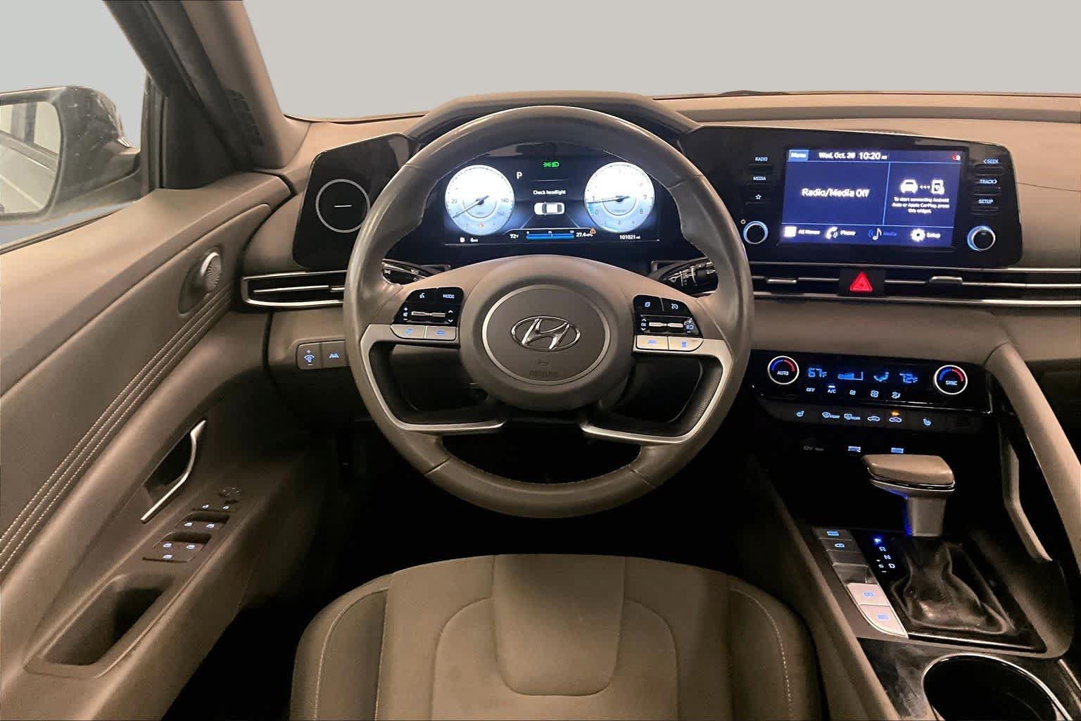 Used 2022 Hyundai Elantra SEL w/ Convenience Package FWD image 14