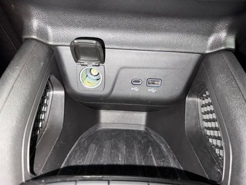 Used 2025 Chevrolet TrailBlazer LT AWD/4WD image 18
