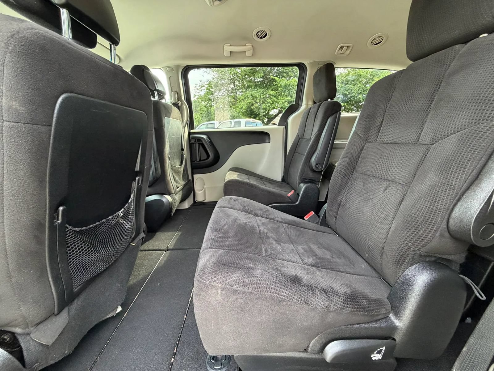 Used 2013 Dodge Grand Caravan SXT w/ UConnect Hands-Free Group FWD image 14