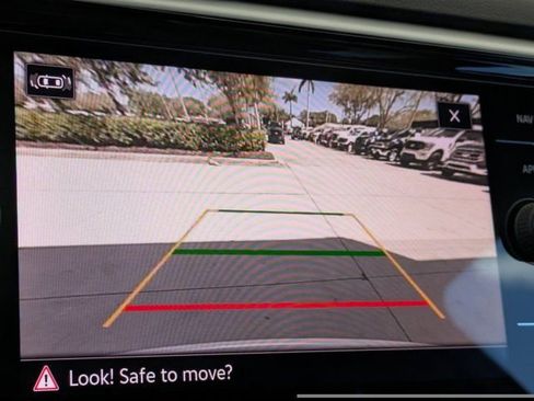 Used 2023 Volkswagen Atlas SEL Premium image 32