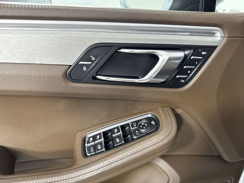 Certified 2018 Porsche Macan S AWD/4WD image 34