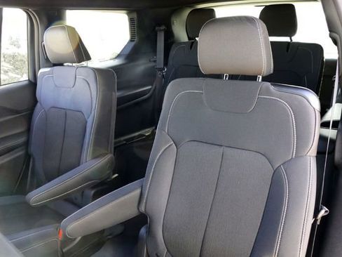 New 2025 Jeep Grand Cherokee L Laredo w/ Luxury Tech Group I image 19