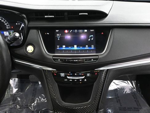 Used 2017 Cadillac XT5 Luxury image 37