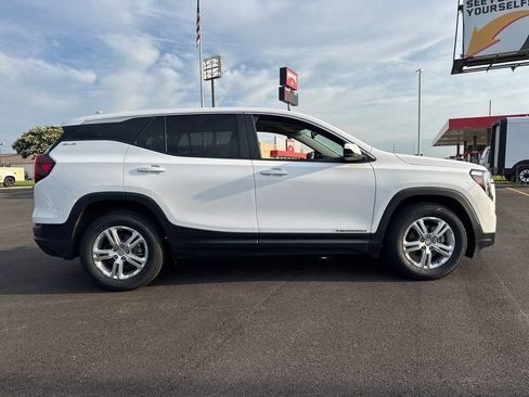 Used 2022 GMC Terrain SLE FWD image 8
