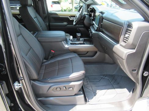 Used 2026 Chevrolet Silverado 1500 High Country w/ High Country Premium Package AWD/4WD image 11