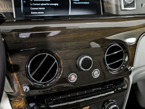 Used 2018 Rolls-Royce Phantom Sedan image 39