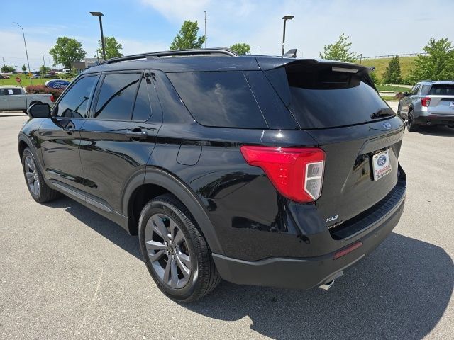 Certified 2023 Ford Explorer XLT w/ Equipment Group 202A AWD/4WD image 3