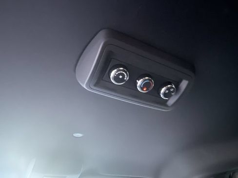 Used 2016 Dodge Grand Caravan SE FWD image 19