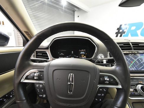 Used 2019 Lincoln Continental Select w/ Continental Climate Package image 23