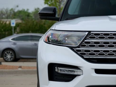 Used 2022 Ford Explorer Limited image 5