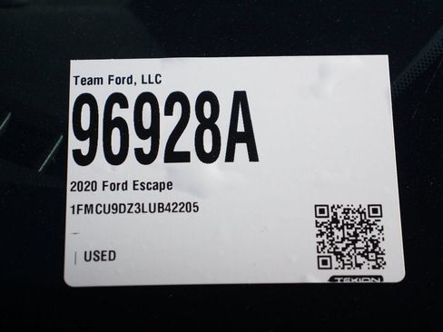 Certified 2020 Ford Escape Titanium w/ Titanium Premium Package 2.0 AWD/4WD image 30