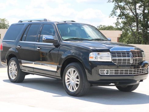 Used 2014 Lincoln Navigator 2WD image 29