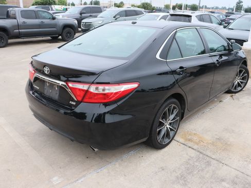 Used 2017 Toyota Camry XSE FWD image 11