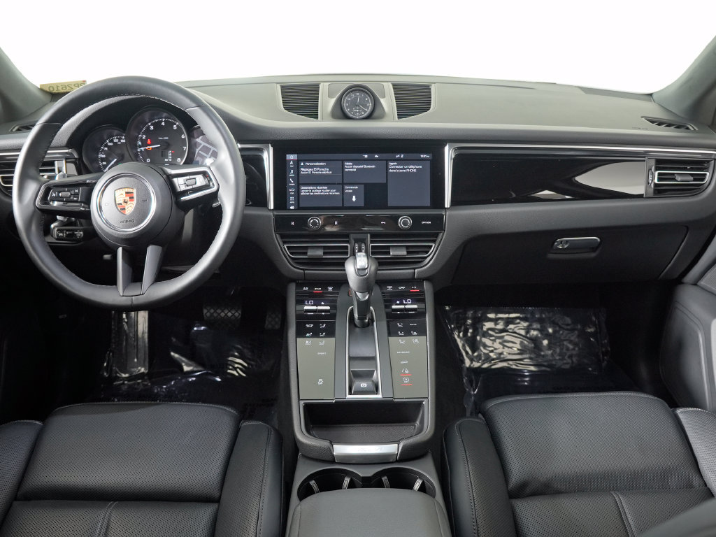 Certified 2023 Porsche Macan Turbo AWD/4WD image 23