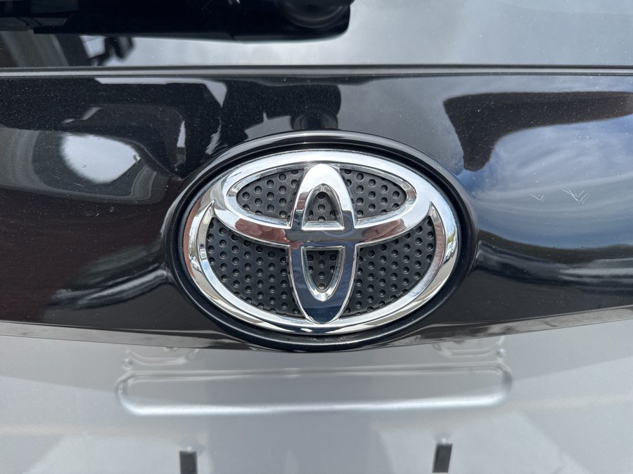Used 2018 Toyota RAV4 XLE AWD/4WD image 40