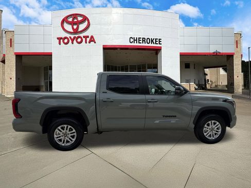 Used 2025 Toyota Tundra SR5 w/ SR5 Premium Package AWD/4WD image 4