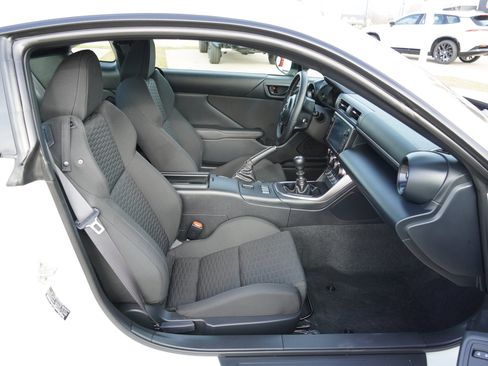 Certified 2025 Toyota GR86 Base w/ ALL Weather Mat Package (TMS) image 21