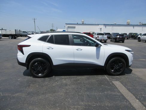 Certified 2025 Chevrolet Trax ACTIV w/ Driver Confidence Package FWD image 5