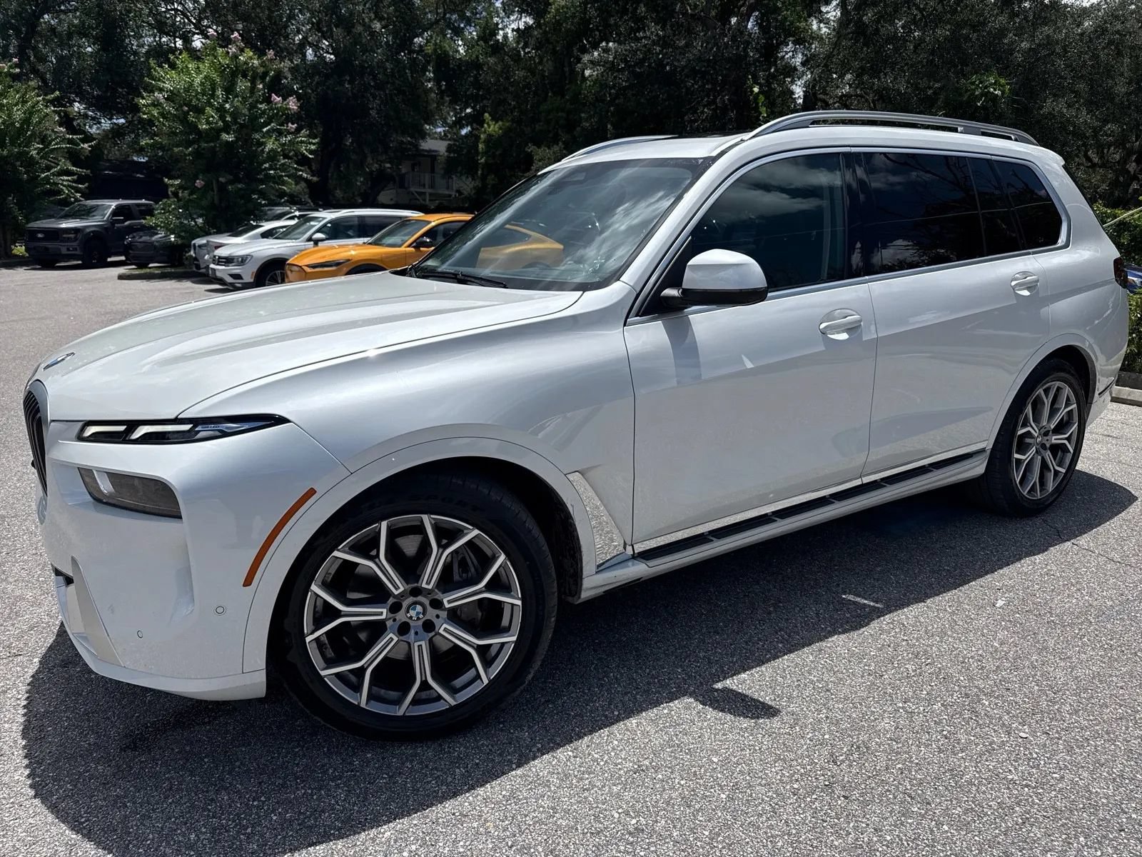 Used 2025 BMW X7 xDrive40i AWD/4WD image 3