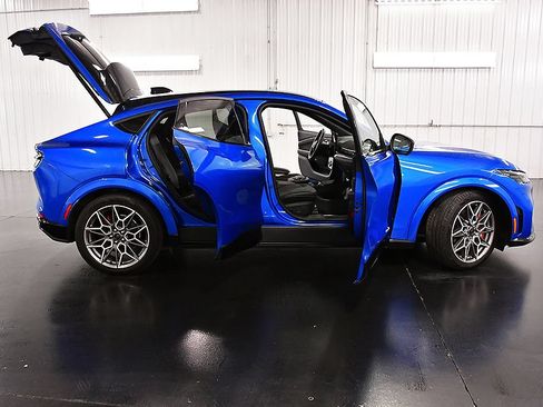Used 2025 Ford Mustang Mach-E GT AWD/4WD image 30