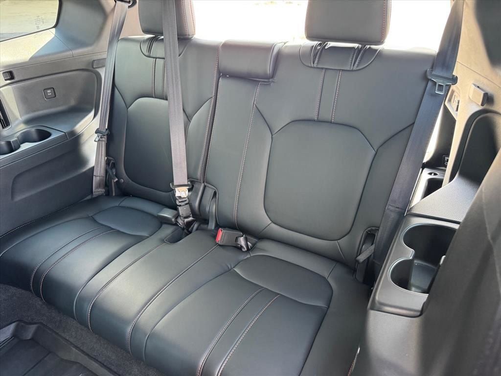 Used 2025 Honda Pilot TrailSport image 15