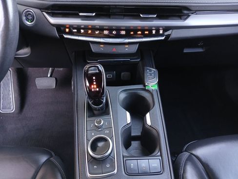 Used 2024 Cadillac XT4 Premium Luxury image 36