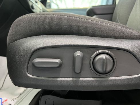 Used 2023 Chevrolet Traverse LT AWD/4WD image 16