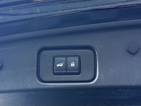 Used 2025 Nissan Pathfinder SV FWD image 30