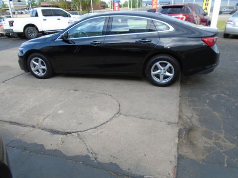 Used 2017 Chevrolet Malibu LS FWD image 5